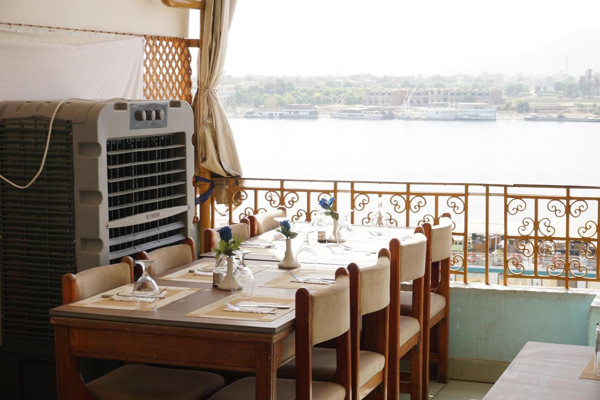 Merry Land Hotel & Roof Top Nile Restaurant Luxor Ngoại thất bức ảnh