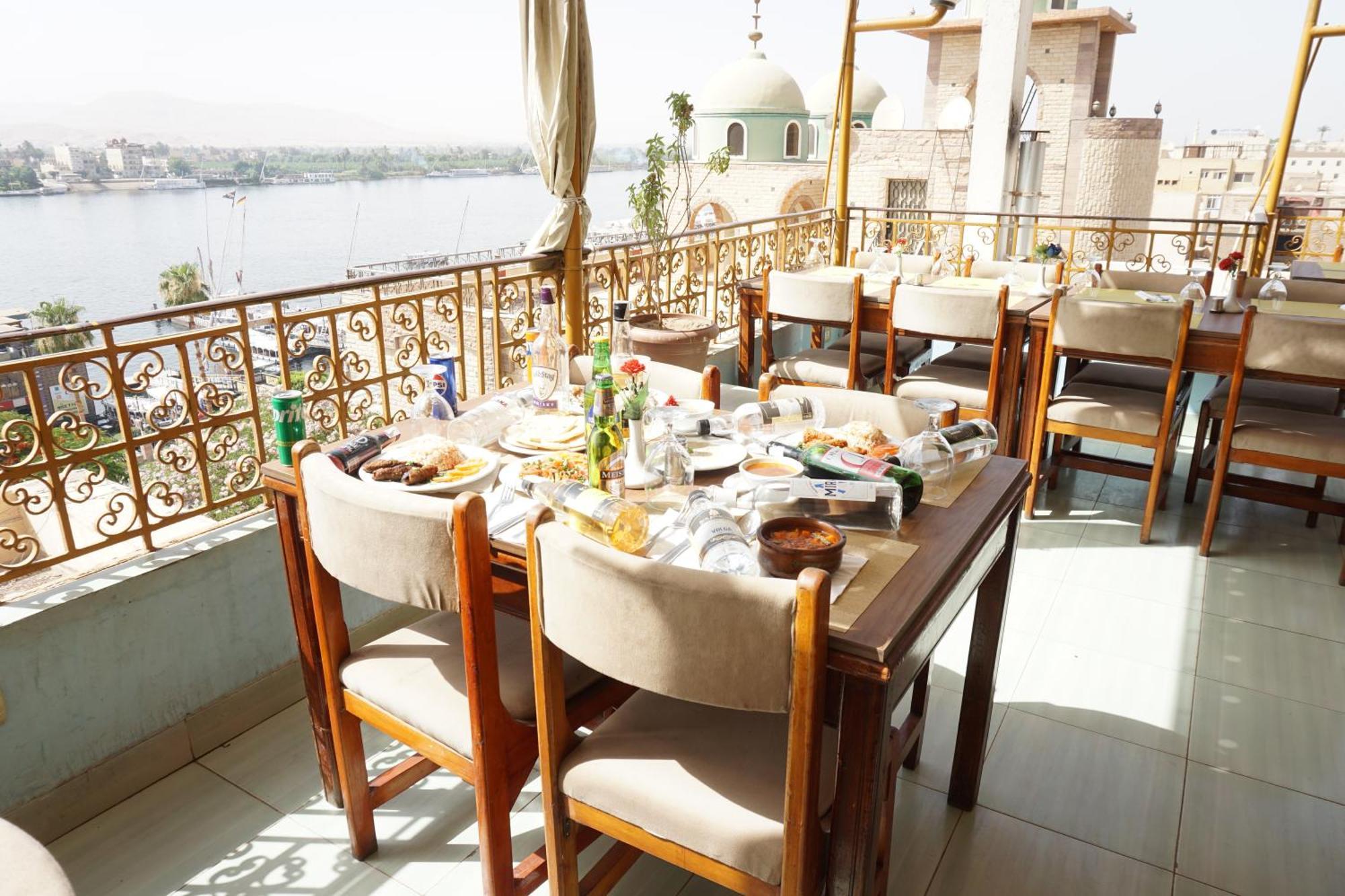 Merry Land Hotel & Roof Top Nile Restaurant Luxor Ngoại thất bức ảnh