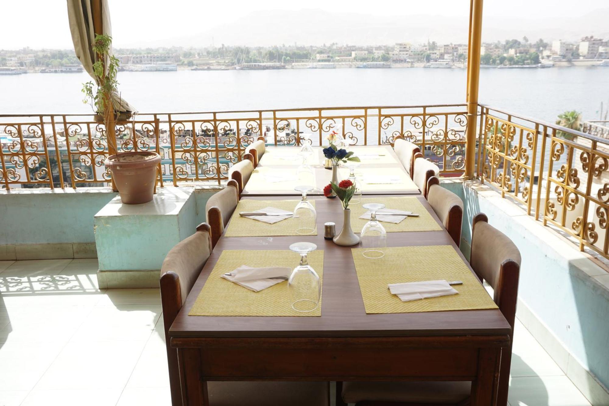 Merry Land Hotel & Roof Top Nile Restaurant Luxor Ngoại thất bức ảnh