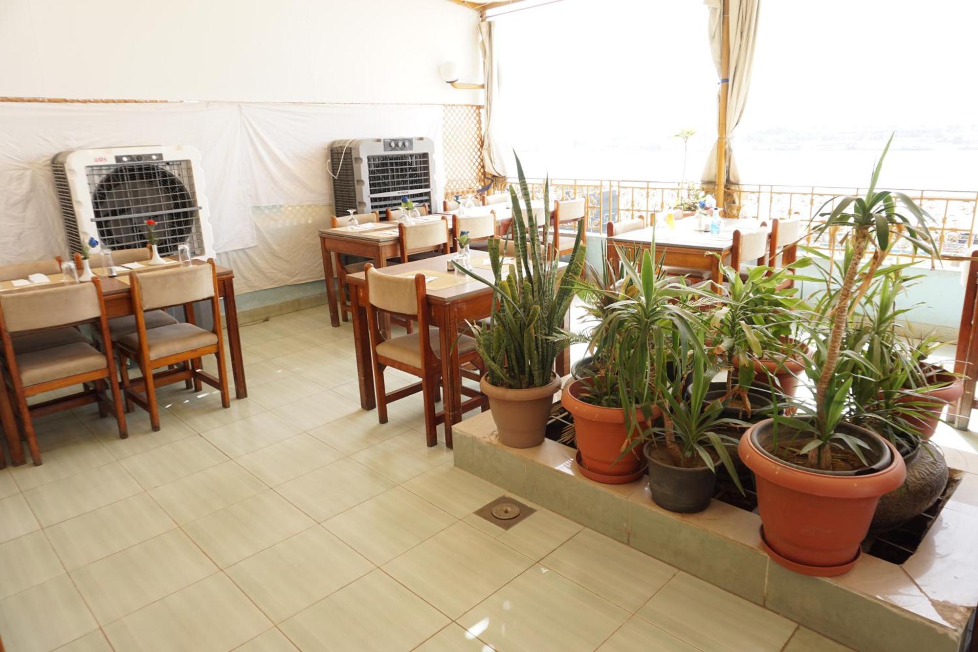 Merry Land Hotel & Roof Top Nile Restaurant Luxor Ngoại thất bức ảnh