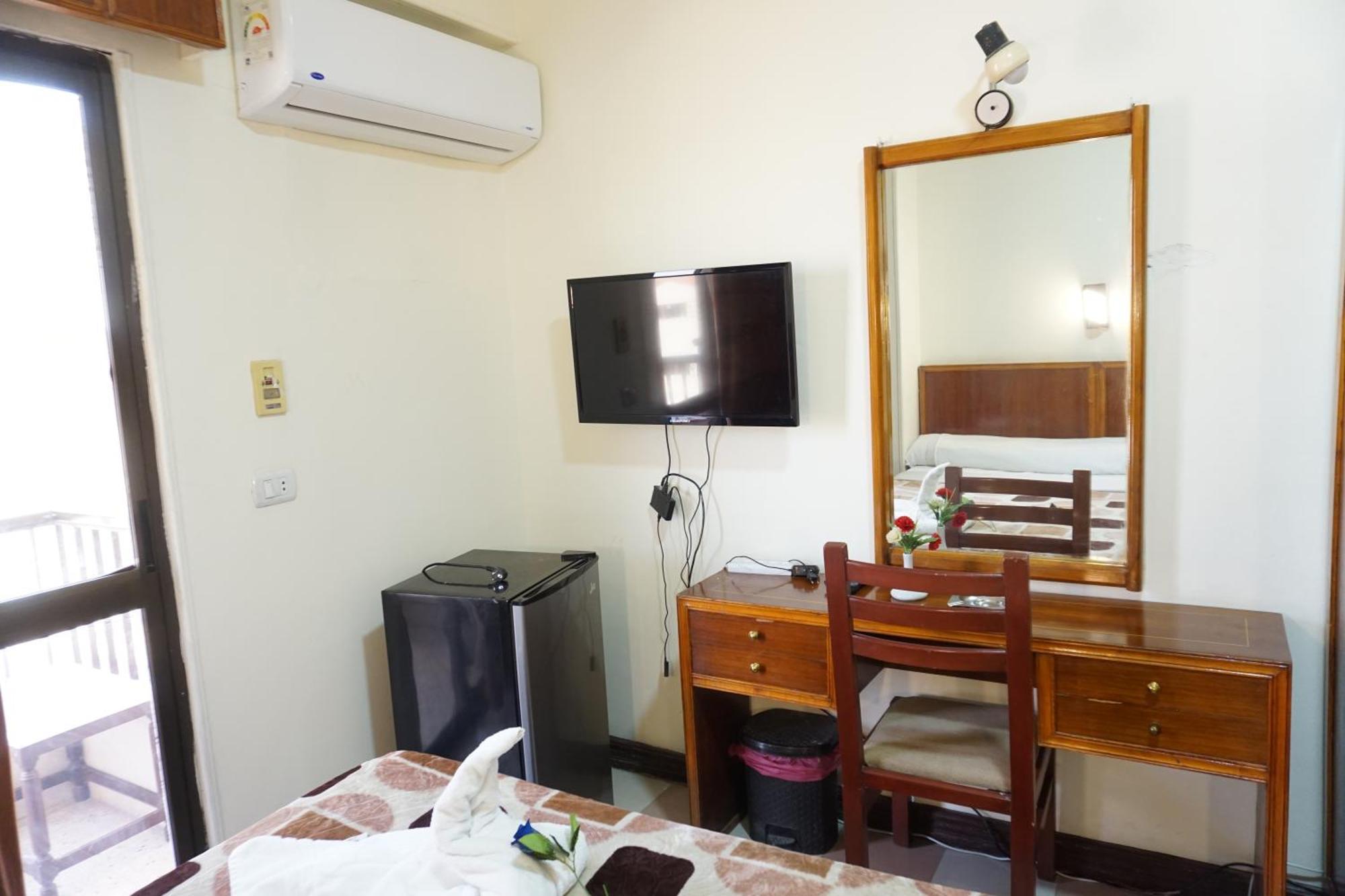 Merry Land Hotel & Roof Top Nile Restaurant Luxor Ngoại thất bức ảnh