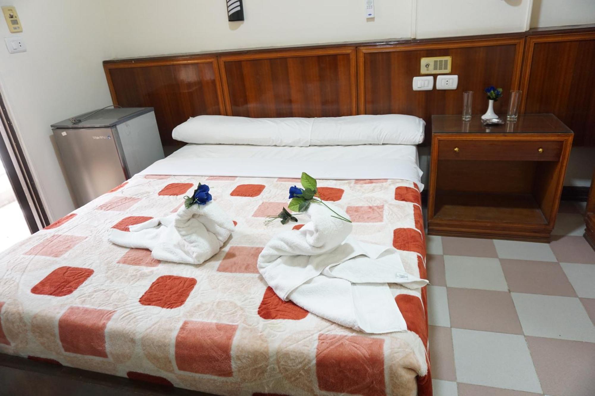 Merry Land Hotel & Roof Top Nile Restaurant Luxor Ngoại thất bức ảnh