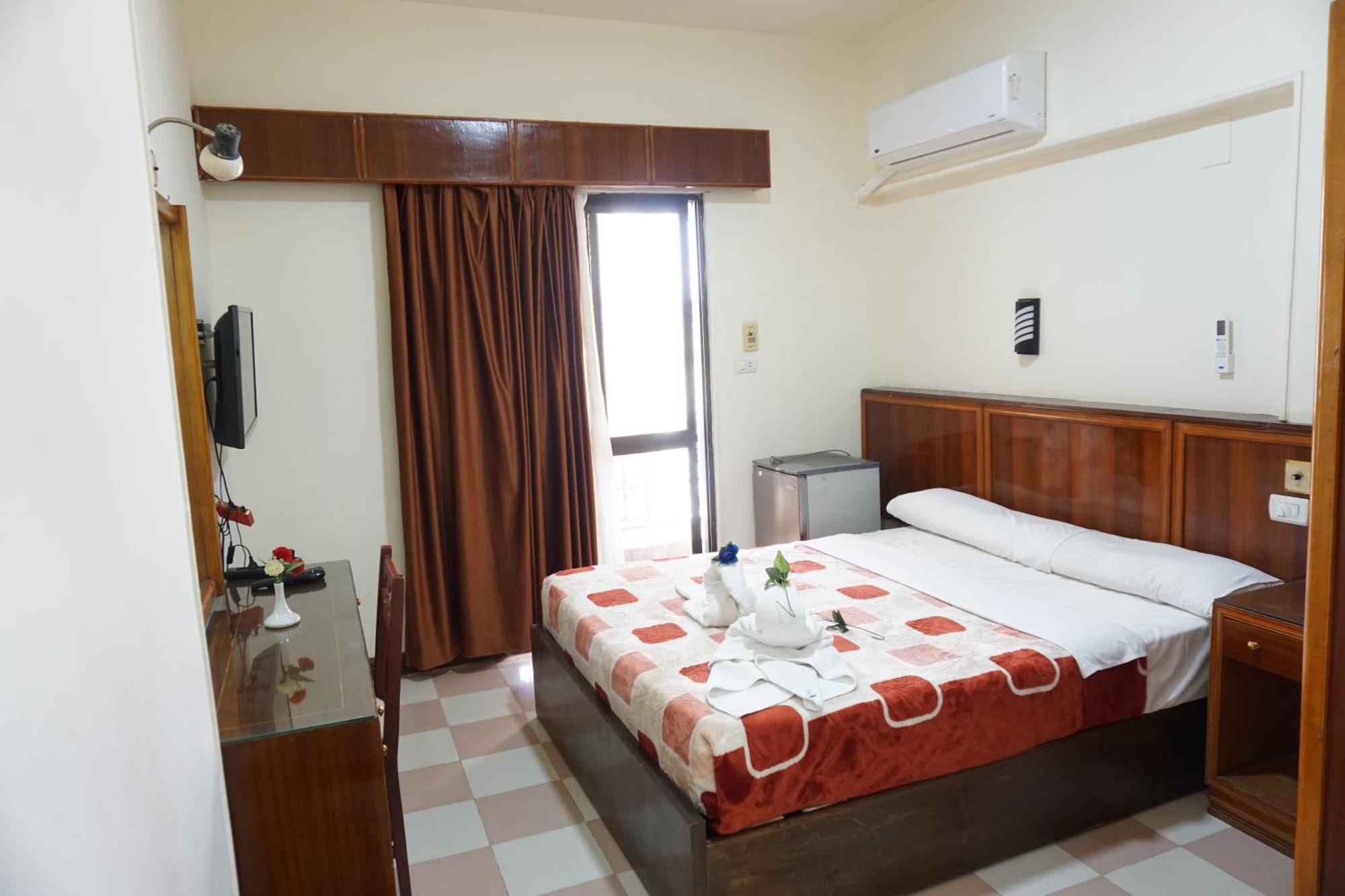 Merry Land Hotel & Roof Top Nile Restaurant Luxor Ngoại thất bức ảnh